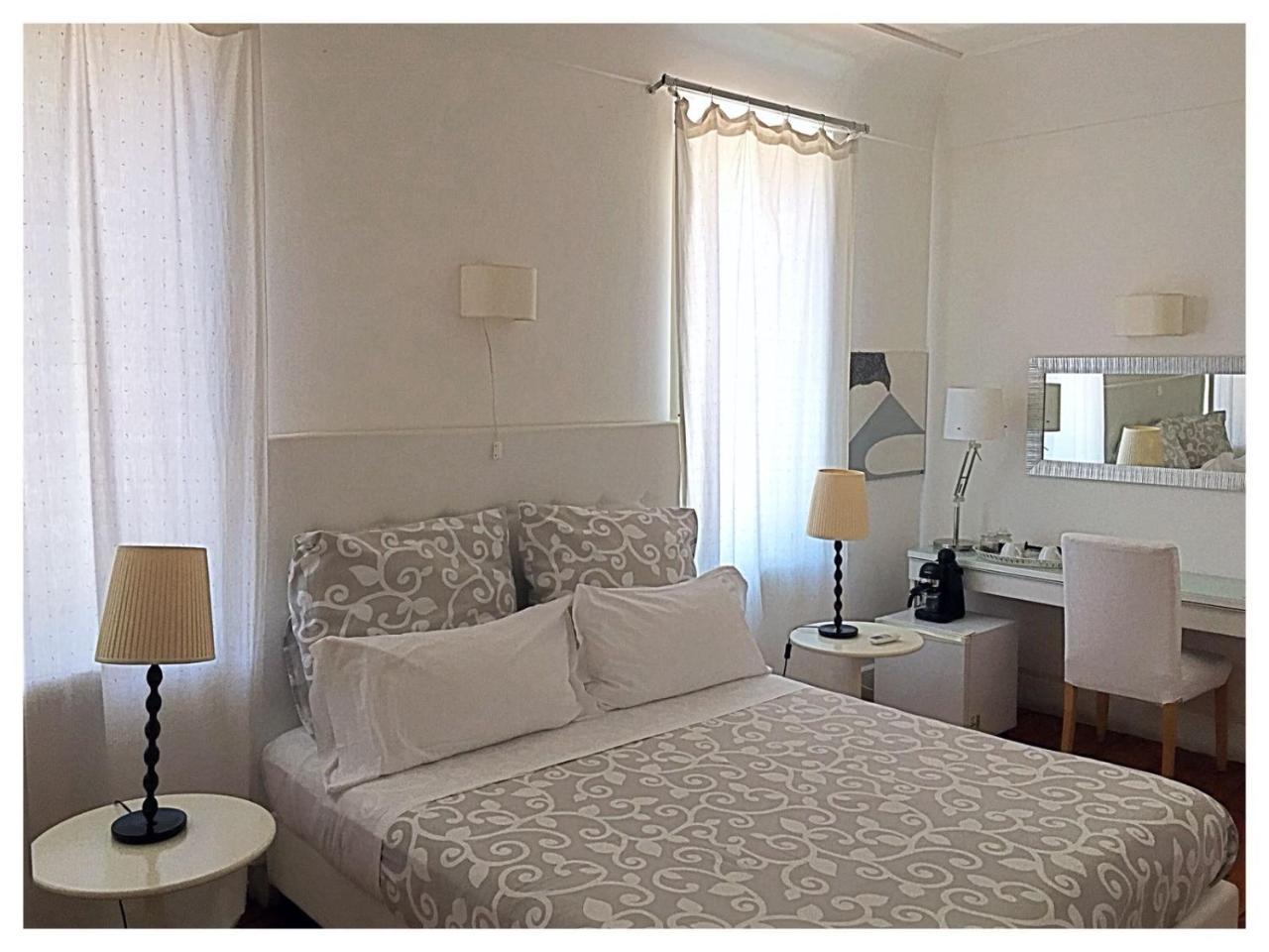나폴리 Relais Piazza Dei Martiri B&B 외부 사진